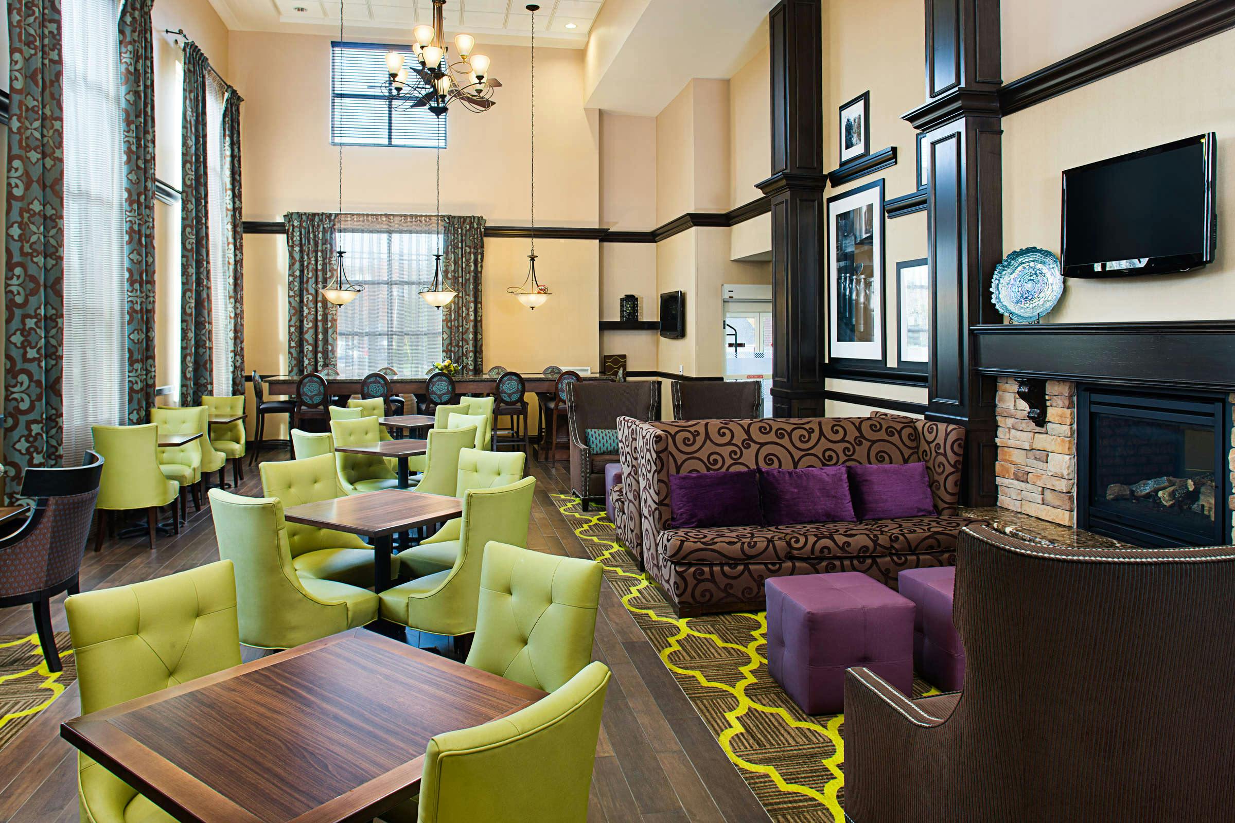 Hotel Hampton Inn & Suites Exeter photo 5