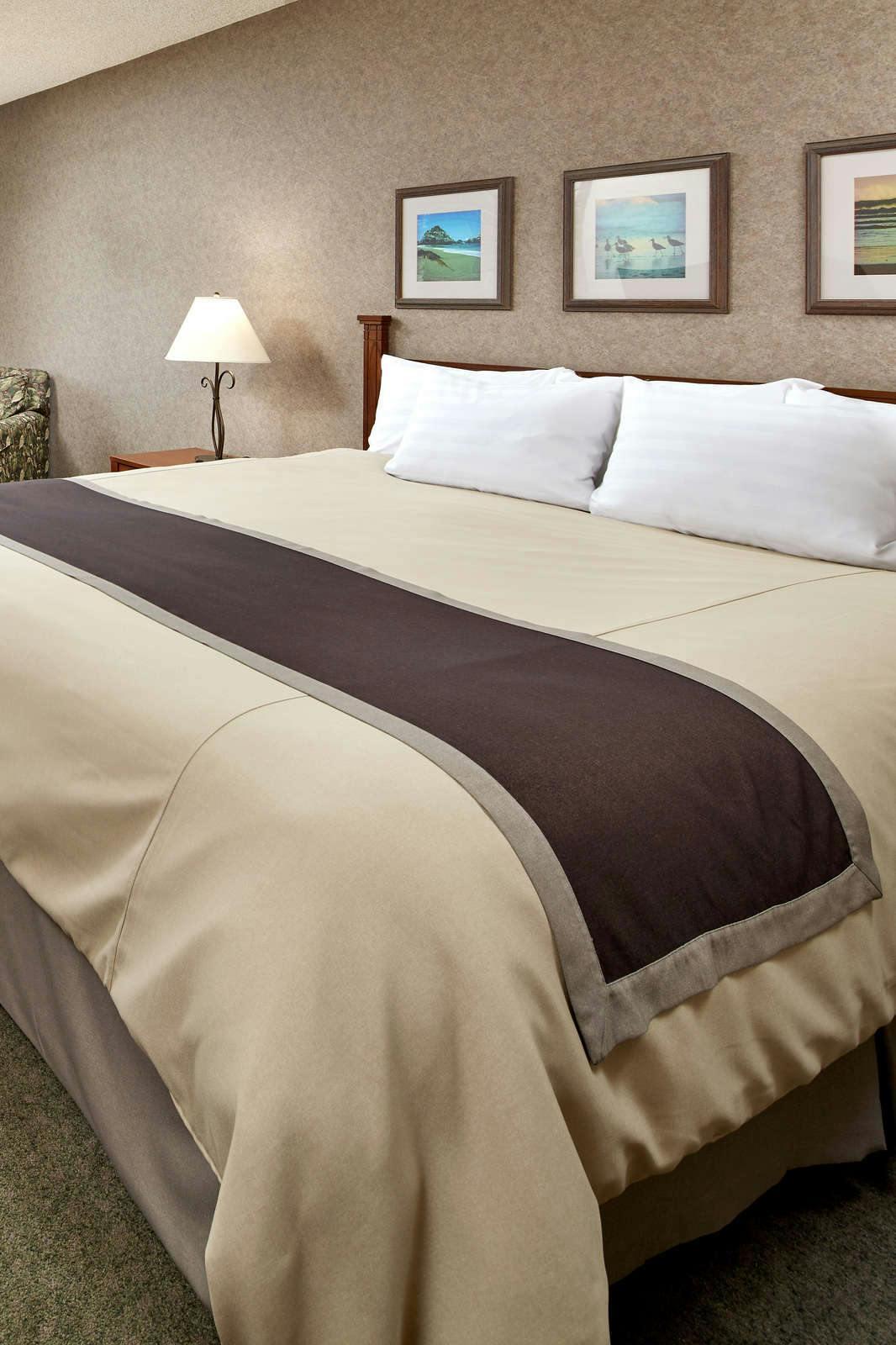 Hotel Cavalier Oceanfront Resort photo 2