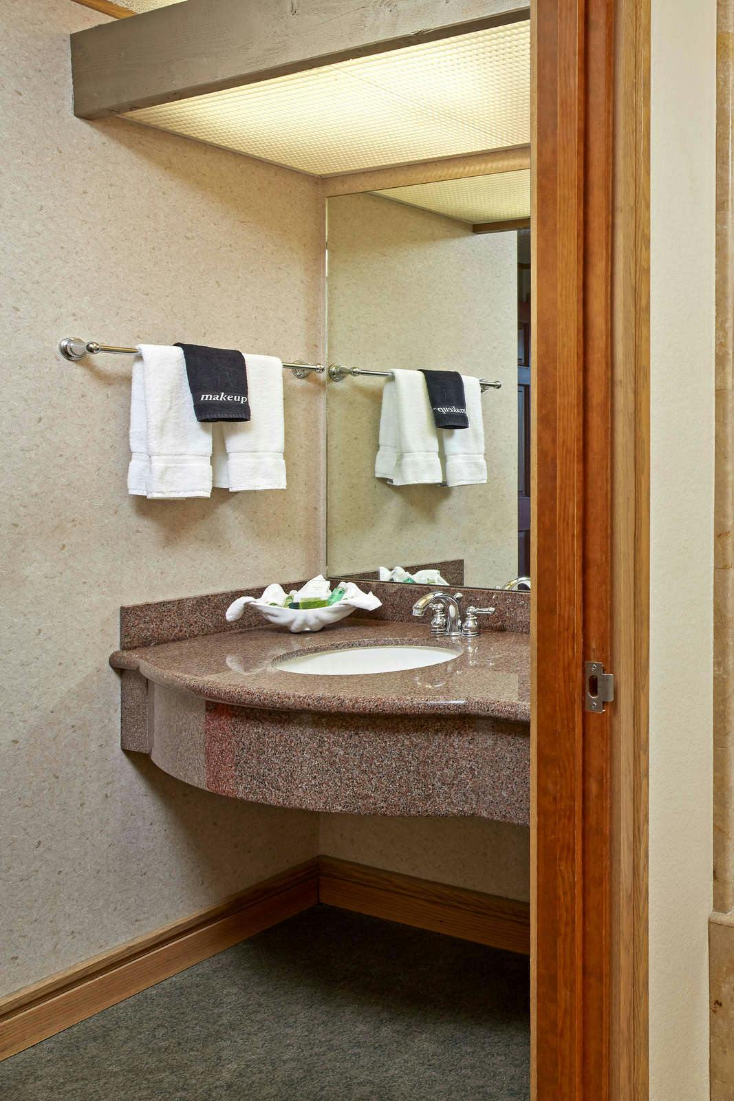 Hotel Cavalier Oceanfront Resort photo 4