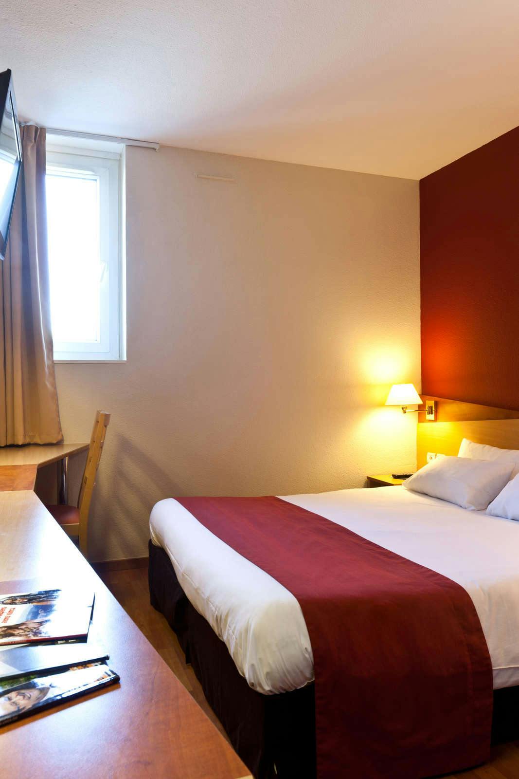 Hotel The Originals City, Hotel Marseille Aeroport photo 1