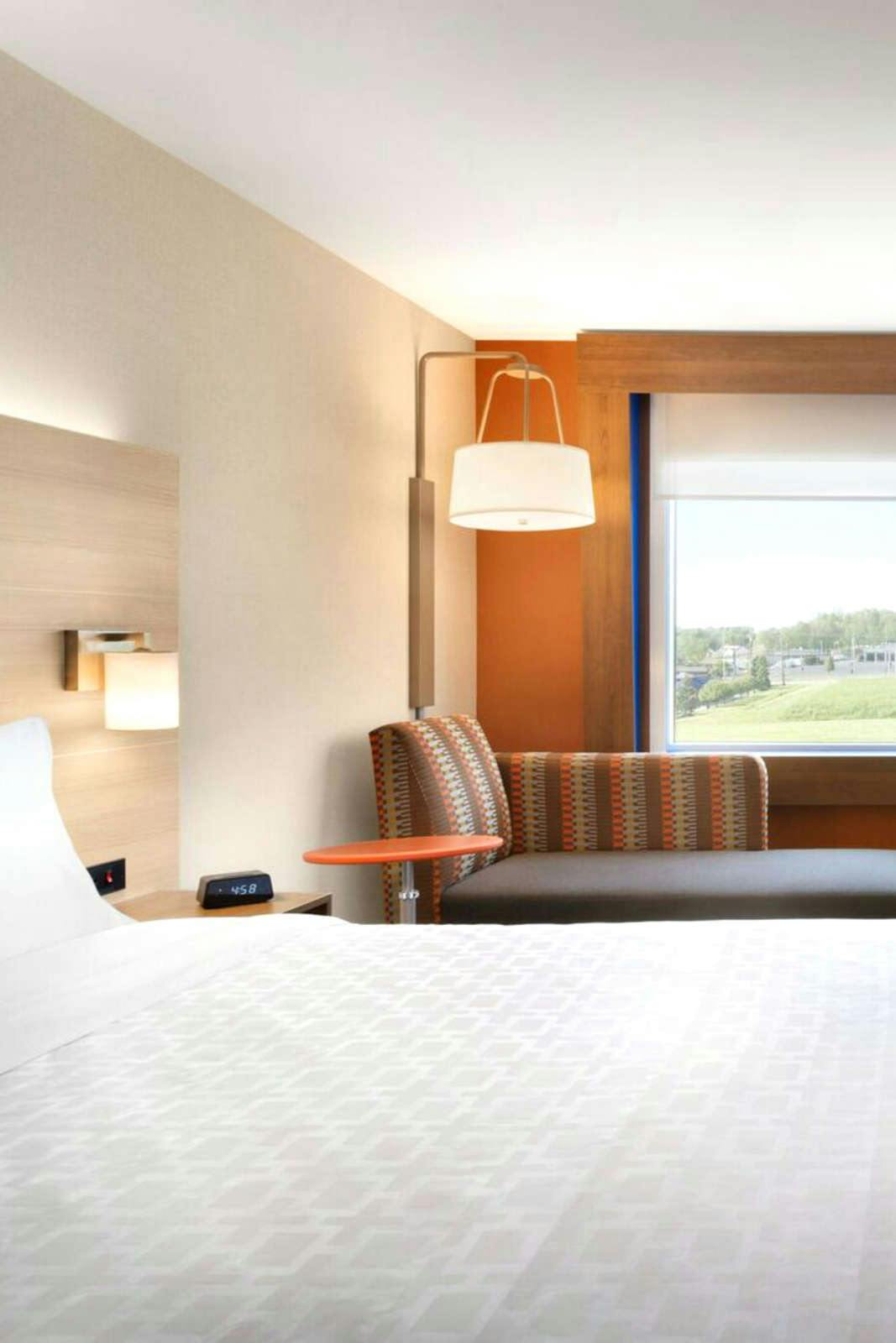 Hotel Holiday Inn Express & Suites Mall of America - MSP Airport photo 1