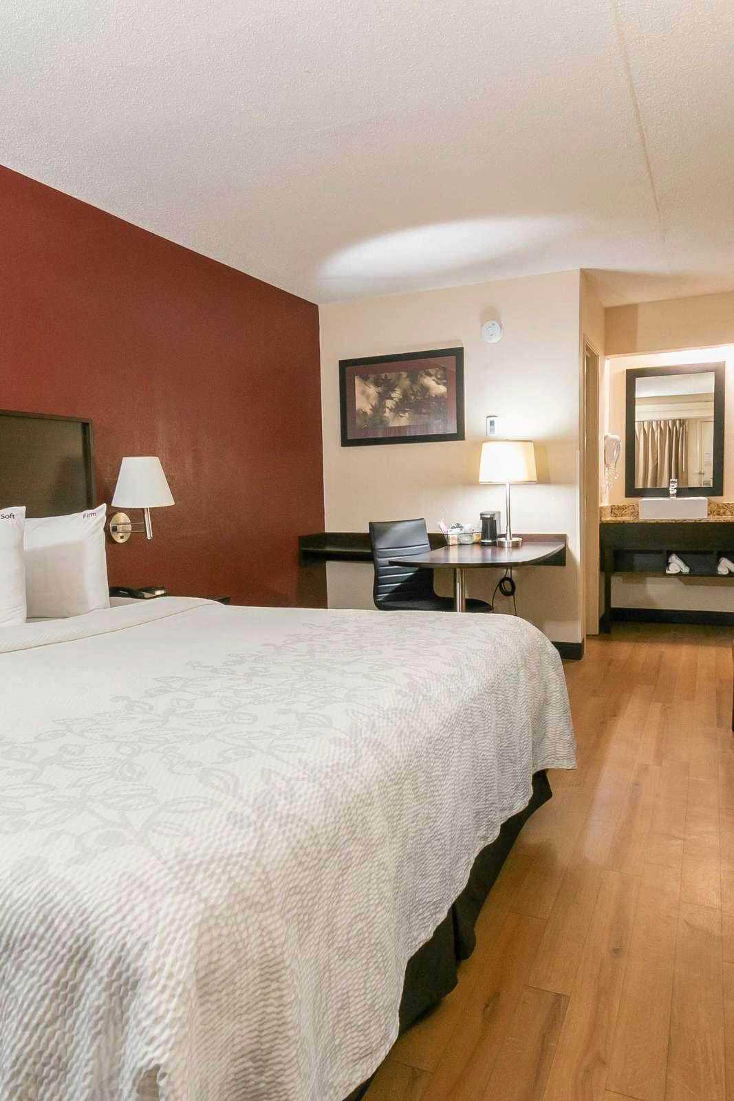 Hotel Red Roof PLUS+ Washington DC - Oxon Hill photo 2