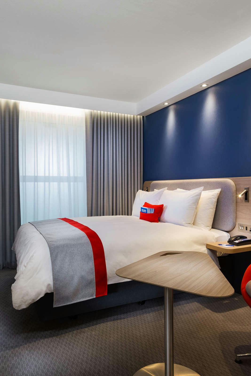 Hotel Holiday Inn Express Wiesbaden photo 2