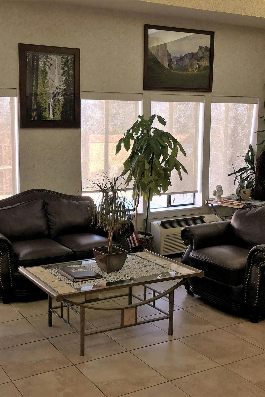 Hotel Yosemite Sierra Inn photo 4