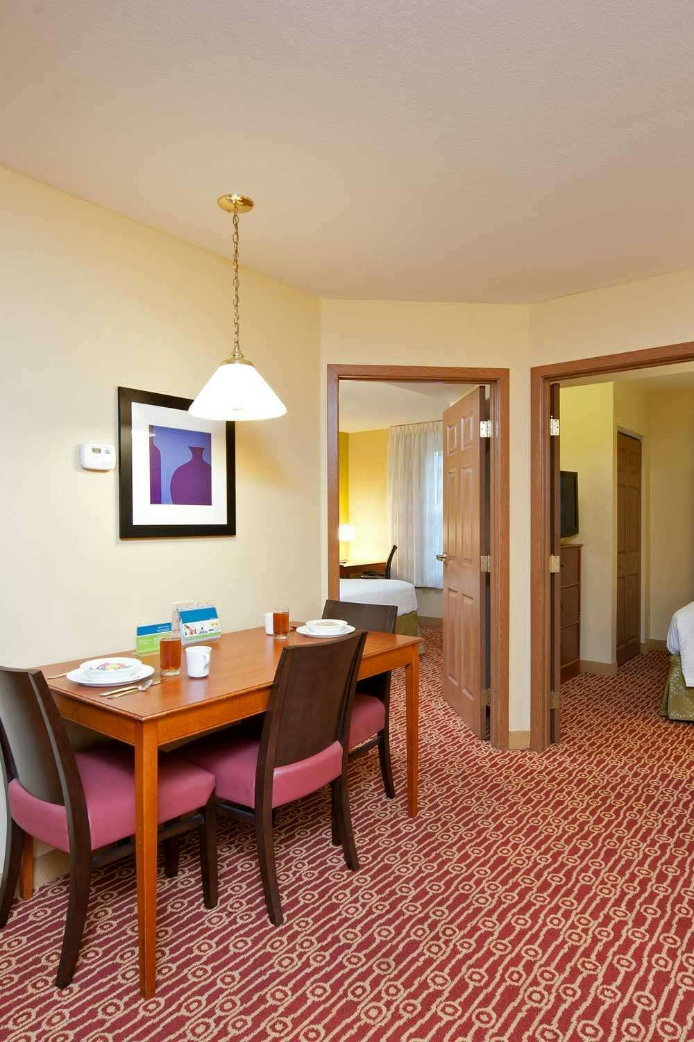 Hotel Towneplace Suites By Marriott Bloomington photo 5