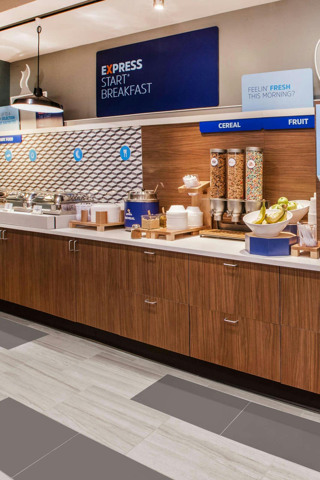 Hotel Holiday Inn Express & Suites Elkhart North photo 4