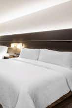 Hotel Holiday Inn Express & Suites Elkhorn Lake Geneva Area photo 4