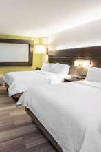Hotel Holiday Inn Express & Suites Elkhorn Lake Geneva Area photo 3