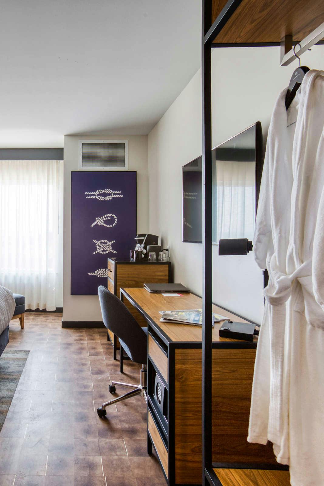 Hotel Hotel Indigo Seattle Everett Waterfront photo 3