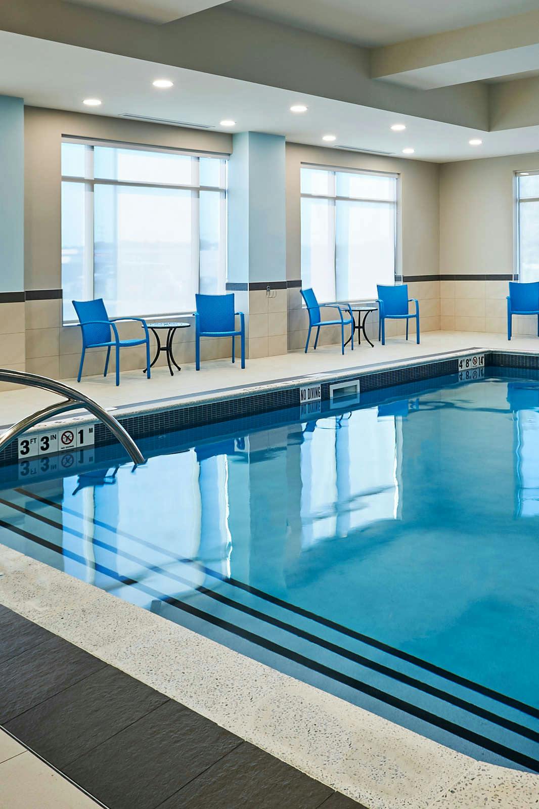 Hotel Holiday Inn Express Sarnia Point Edward photo 1