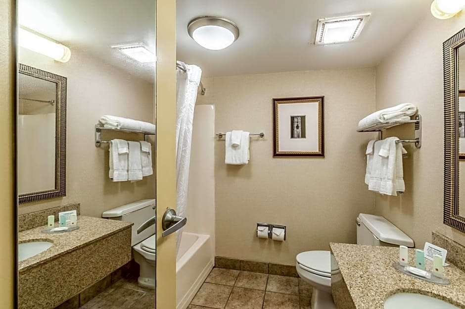 Hotel Carradoc Hall Hotel & Conference Ctr by The Red Collection photo 4