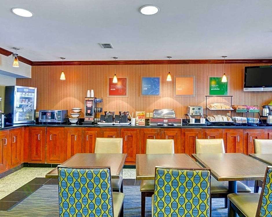 Comfort Inn Suites Airport Dulles Gateway Washington Dc Iad