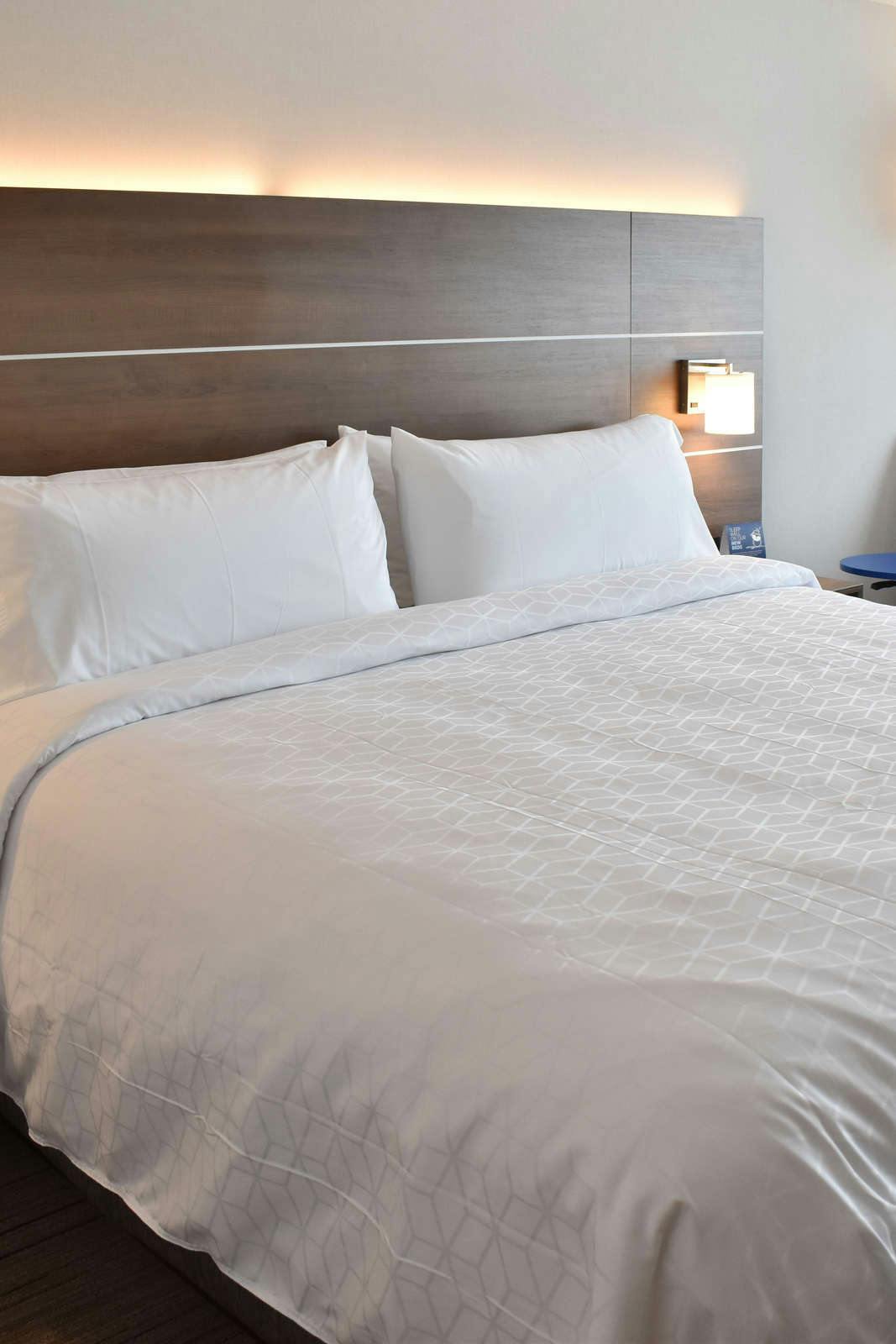 Hotel Holiday Inn Express And Suites Boston South - Randolph photo 1