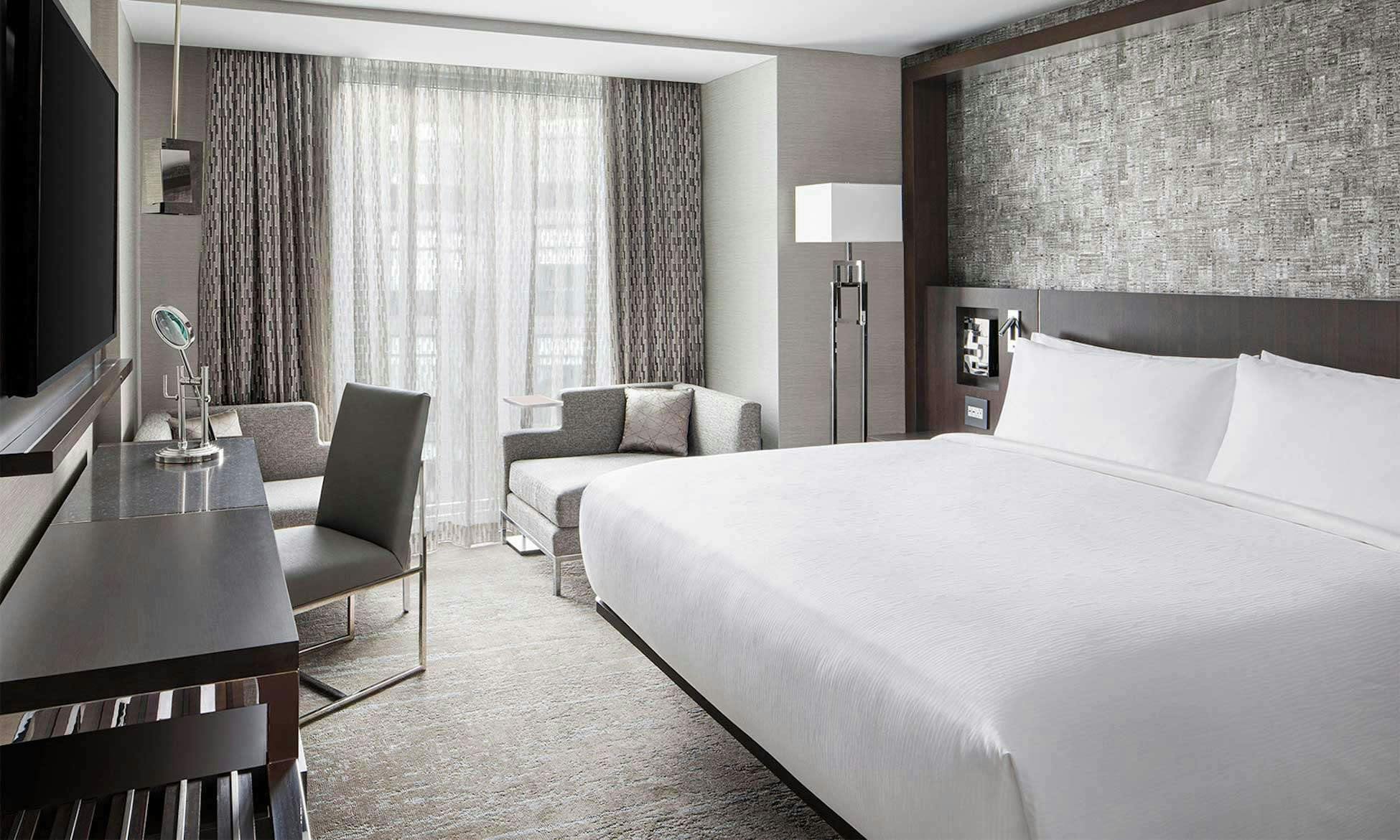 Envue, Autograph Collection