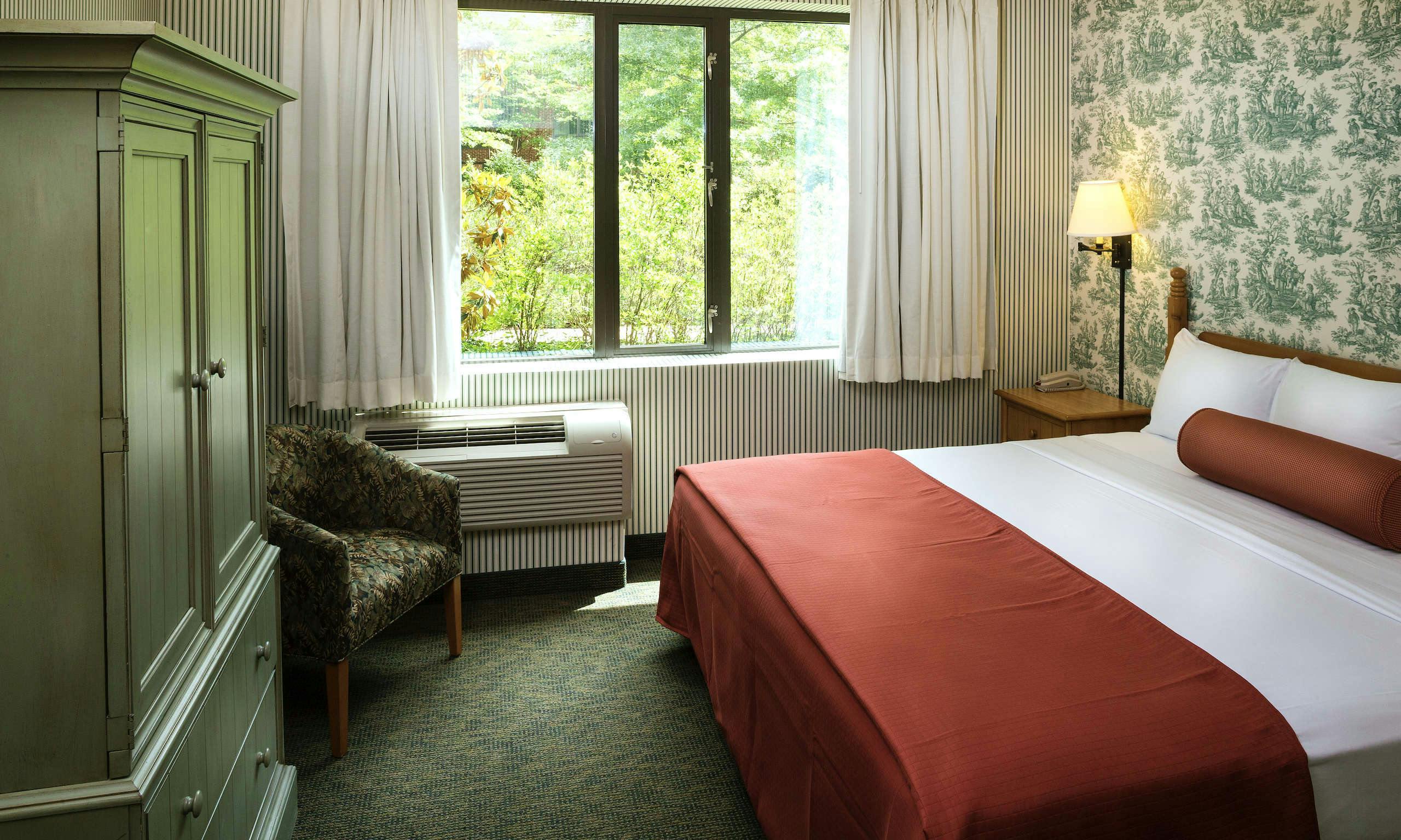 Williamsburg Woodlands Hotel & Suites, an official Colonial Williamsburg Hotel